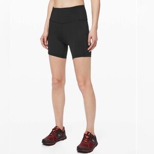 Lululemon Fast And Free Short 6" *Non-Reflective
Black size 8 EUC